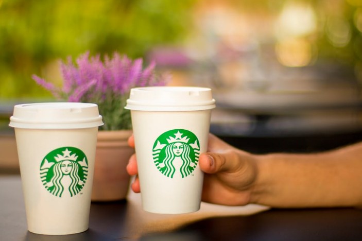スタバのブレンドコーヒーのカロリーってどれくらいするの?ディカフェメニューまで徹底調査! アイキャッチ画像