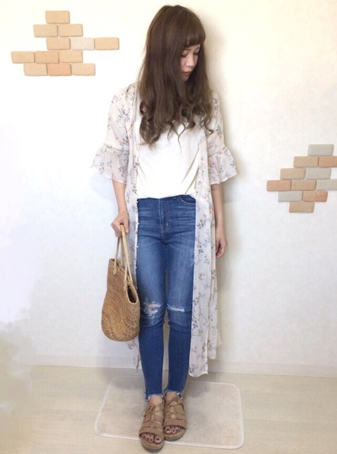 6月3日更新 17春夏のトレンドアイテム ロングカーデ をかっこ可愛く着こなす Roccogirl