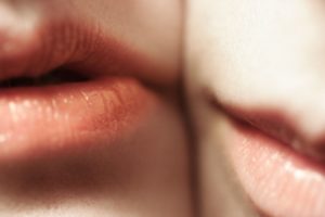 3分に1本売れているキス専用美容液って？ぷるツヤ魅力的な唇で気になるカレをGET♡ アイキャッチ画像