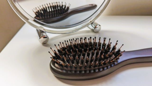 ブラシと鏡のセット