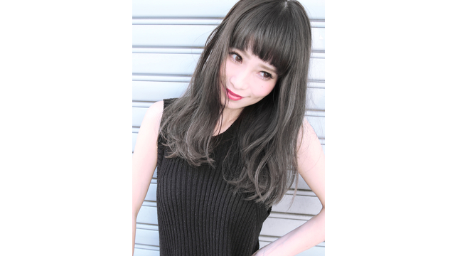 ホワイトグレージュ