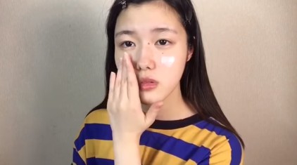 フンニョンメイク 韓国で話題のメイクのやり方 ふんわり可愛いナチュラル女子に Roccogirl