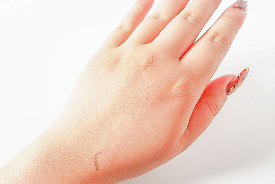 ウォータープルーフアイテムまで洗浄する様子