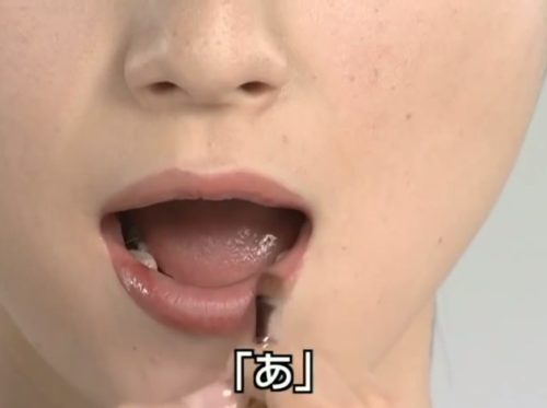 口紅の上手な塗り方 ３ステップで印象的な愛され唇を簡単に作るコツと長持ちテク Roccogirl