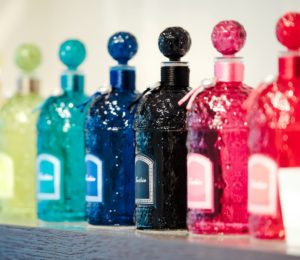 ゲランのカラービーボトルが日本初登場!!貴重なデザインの香水で特別感♡ アイキャッチ画像