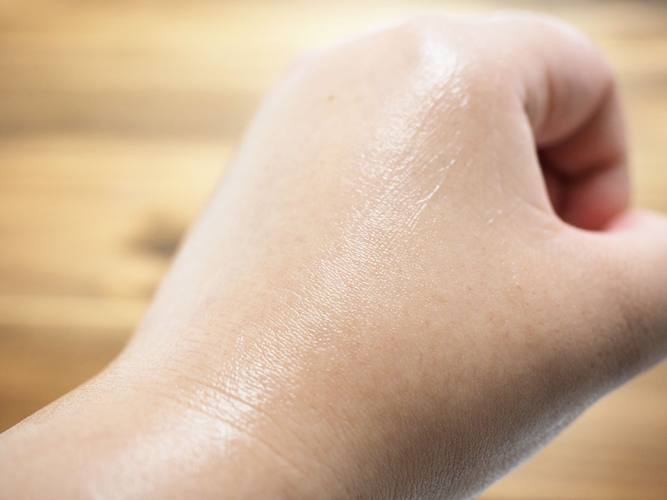 オルビスユージェルモイスチャライザーを手に広げた後の画像