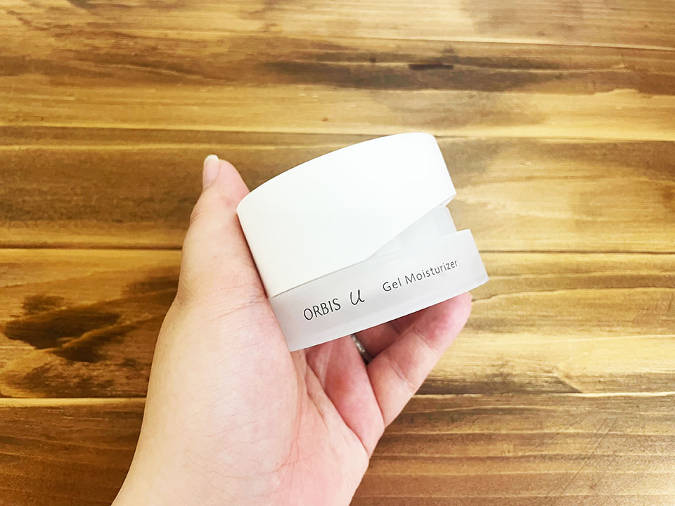 オルビスユージェルモイスチャライザーを手に持っている画像