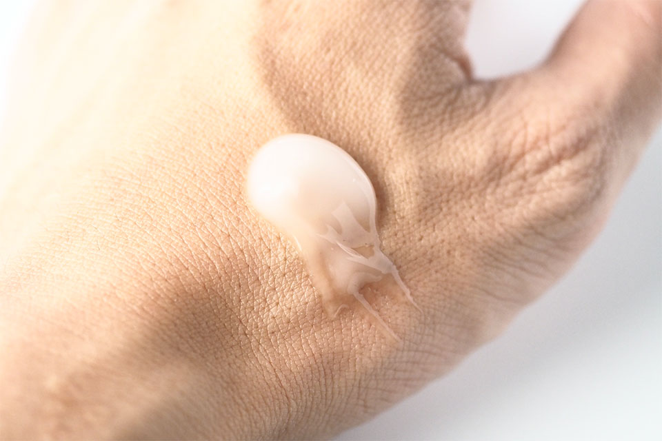 手の甲に広げてみた