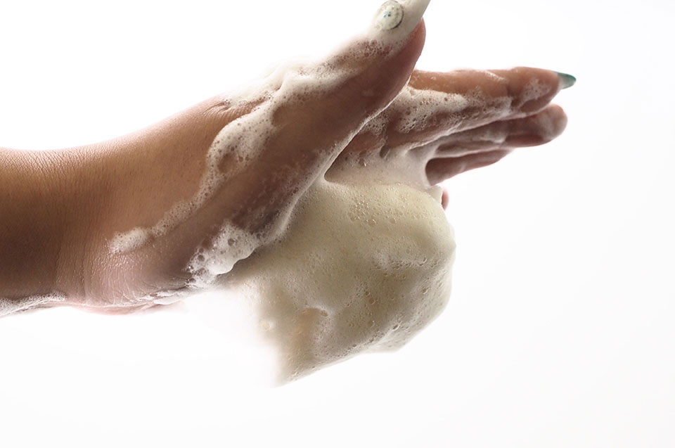 クロハシャンプーの泡立ち画像