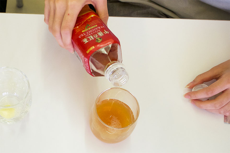 紅茶と混ぜているところ