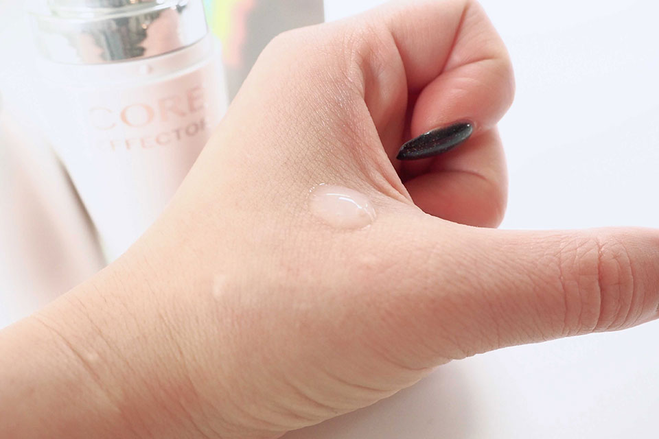 コアエフェクターを手に乗せている画像