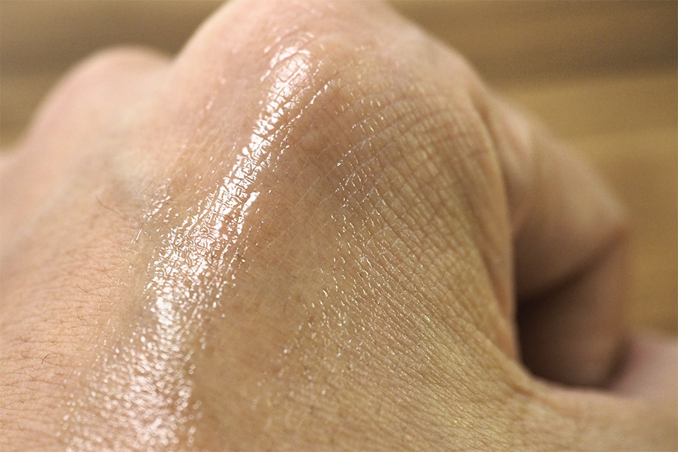 リップセラムのテクスチャ