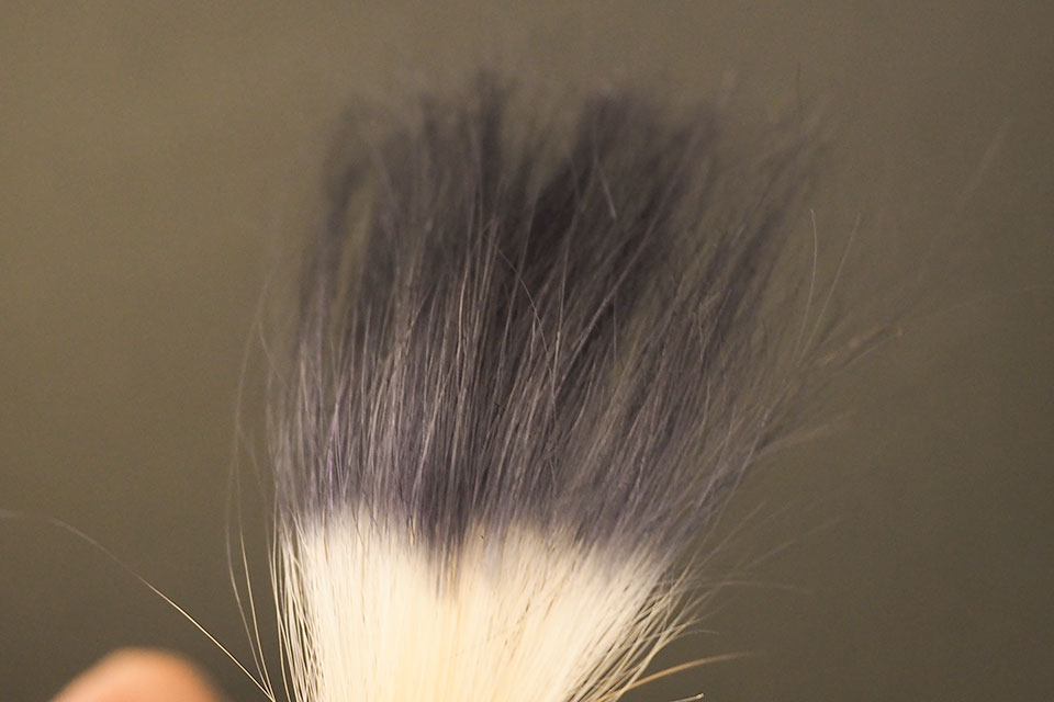 ホワイトブリーチ毛をアッシュグレイで回染毛