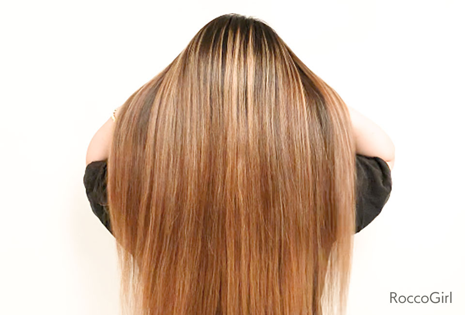 ロングヘアの女性の後姿の写真