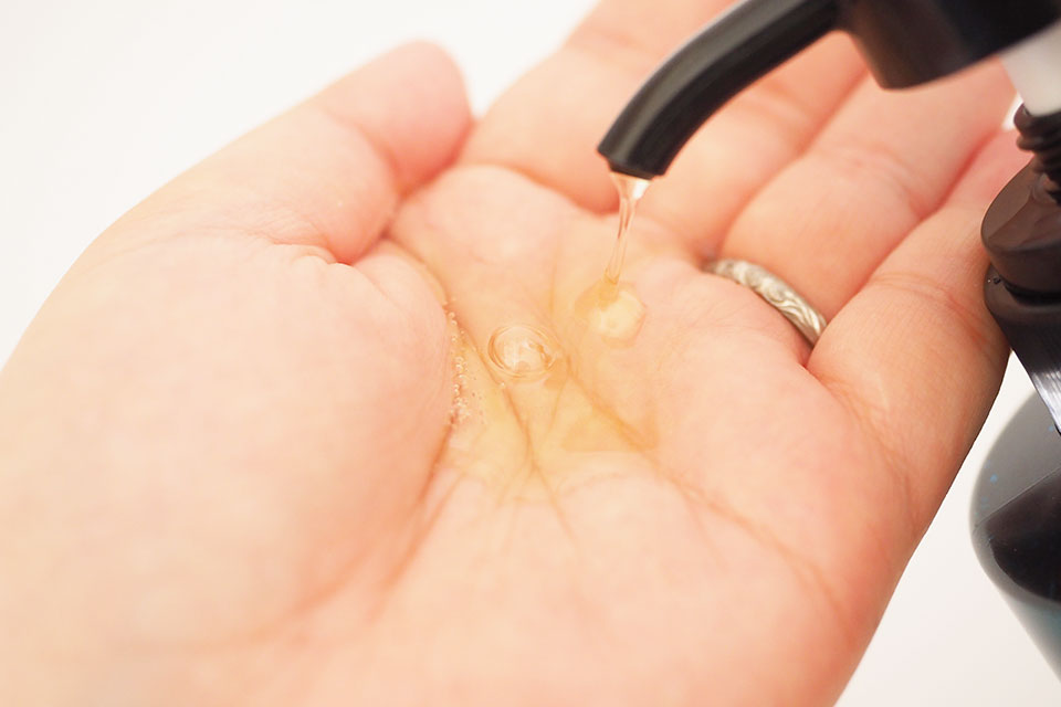 ビオルチアシャンプーを手に出している写真