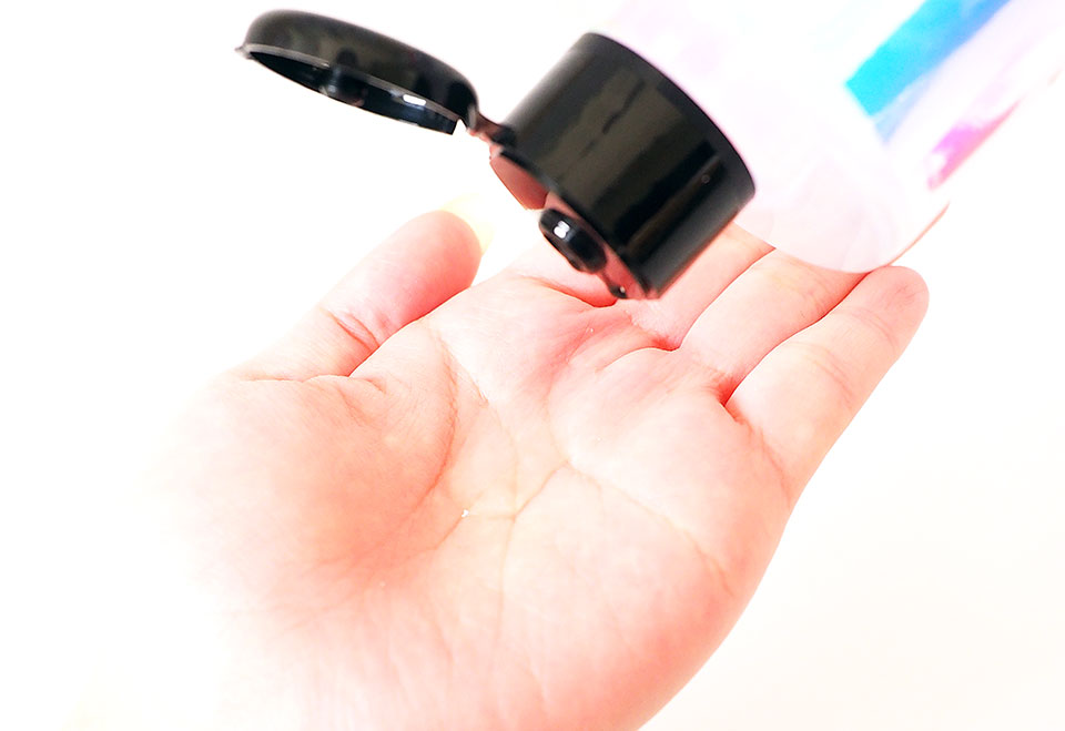 ルルルンローション手のひらに出した写真