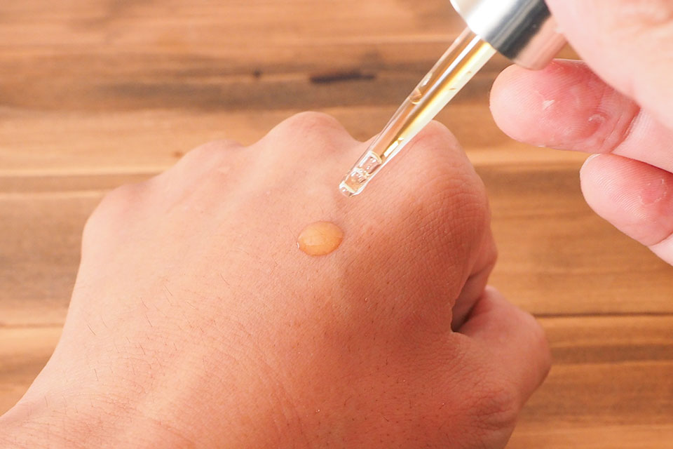 ビューティーオープナー美容液の塗布