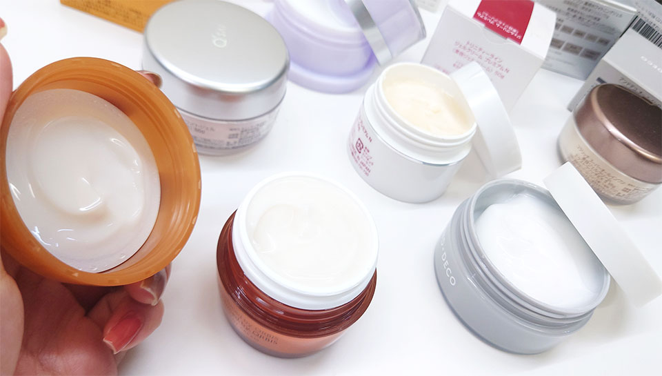 オールインワンを選ぶ写真