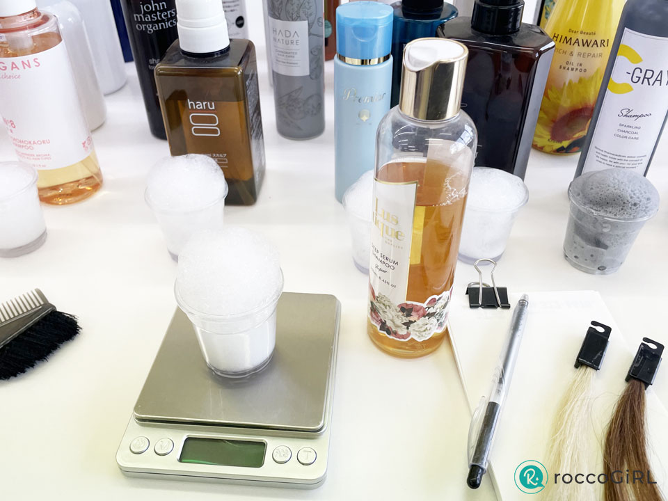 シャンプーを検証している画像