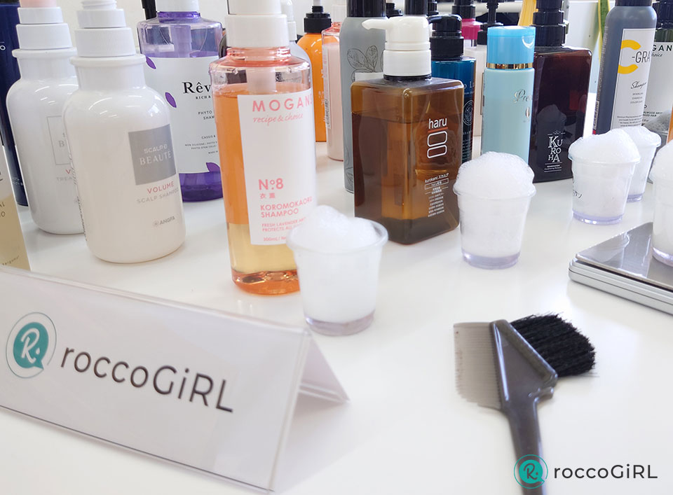 シャンプーを検証している画像m