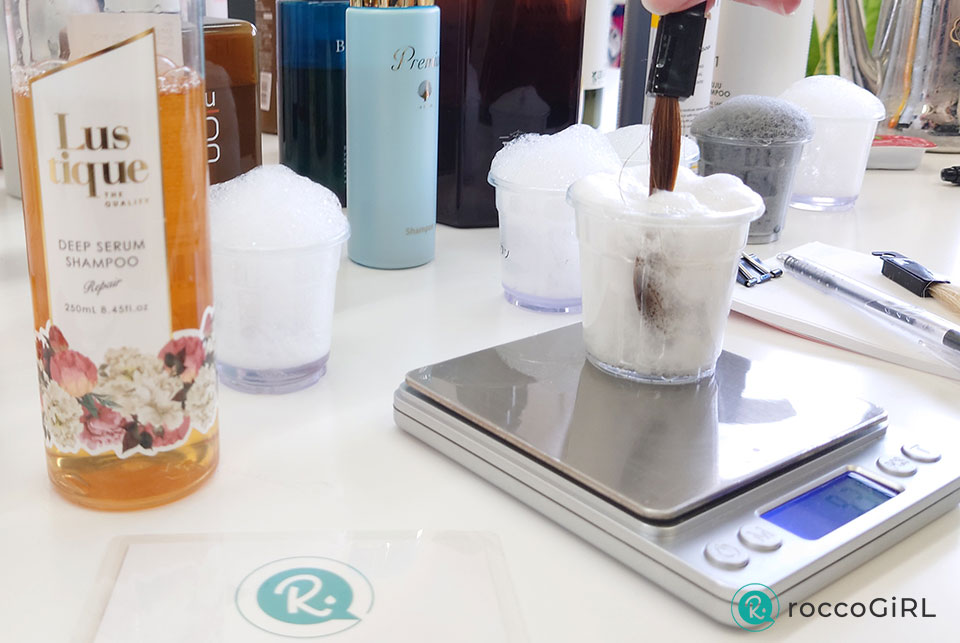 シャンプーを使って検証している画像