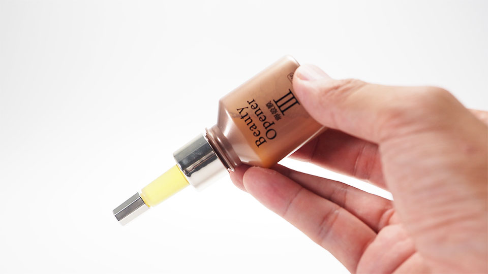 ビューティーオープナーセラム-リンクル&ホワイトのノズル形状