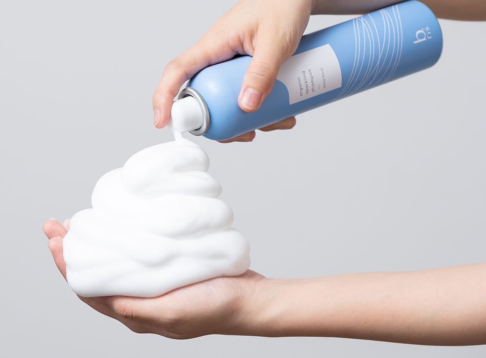 ビーリスを手に出している画像