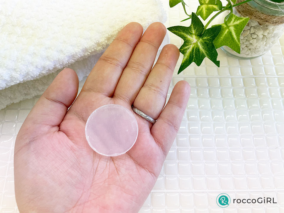 エトヴォスクリアソープバーを持っている画像