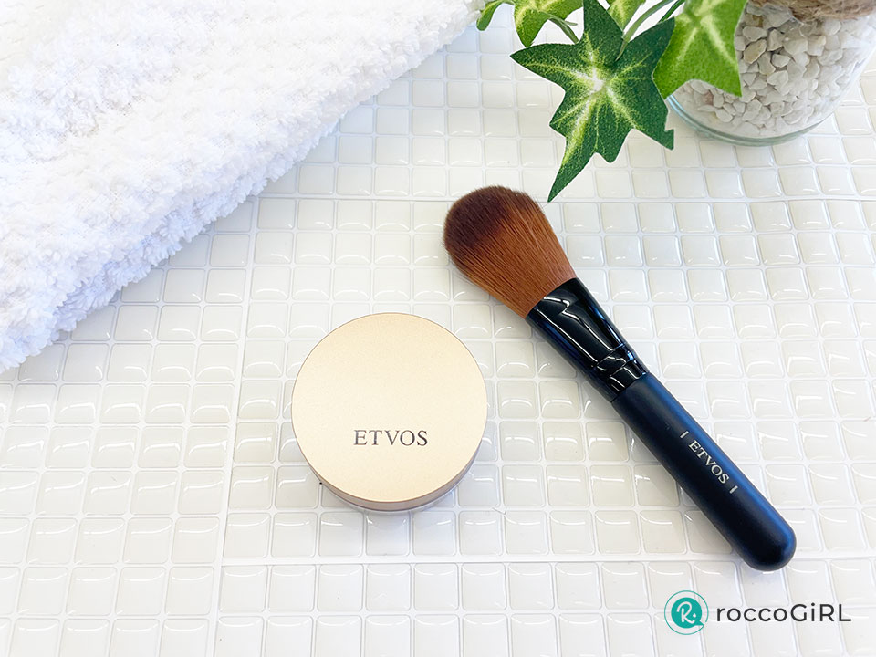 ミネラルリフレクティングスキンパウダーとブラシの画像