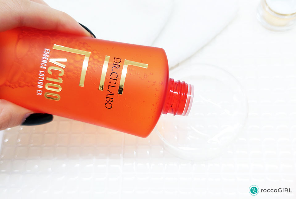 ドクターシーラボVC100エッセンスローションEX出してる写真