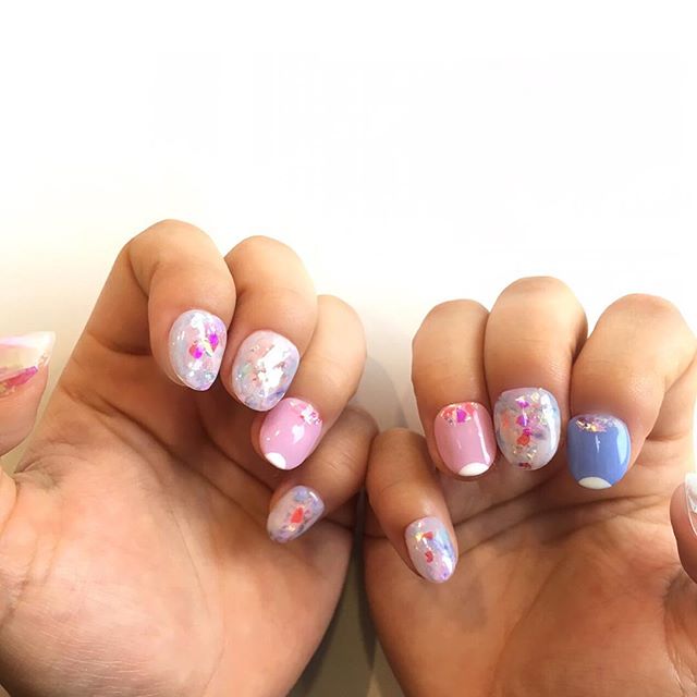 芸能人のネイル19選 思わず真似したくなる おしゃれで可愛いネイルデザインをインスタ調査 Roccogirl