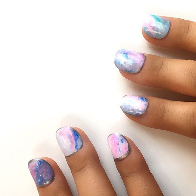 芸能人のネイル19選 思わず真似したくなる おしゃれで可愛いネイルデザインをインスタ調査 Roccogirl 芸能人のネイル19選 思わず真似したくなる おしゃれで可愛いネイルデザインをインスタ調査 Roccogirl