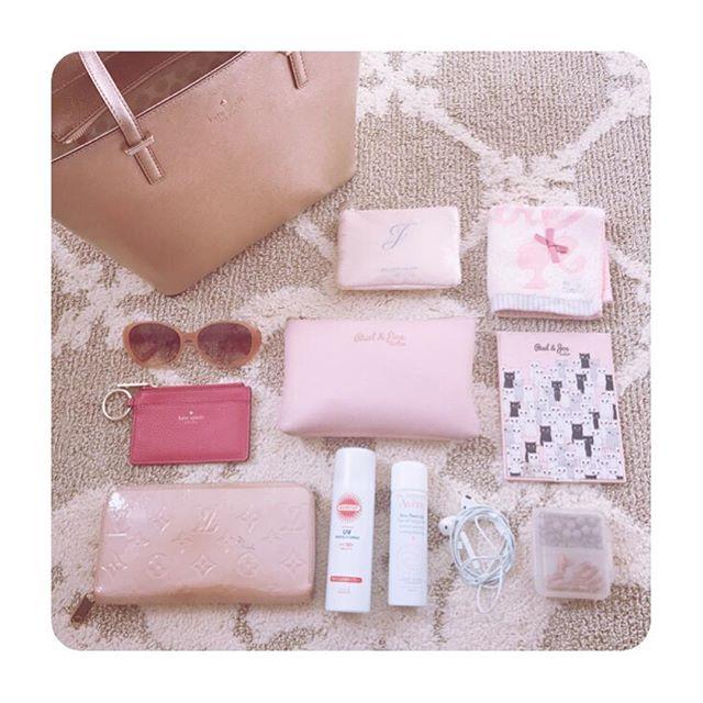 おしゃれな人のバッグの中身 女子の気になるカバン 大学生 Olさんの持ち物とは Roccogirl おしゃれな人のバッグの中身 女子の気になるカバン 大学生 Olさんの持ち物とは Roccogirl