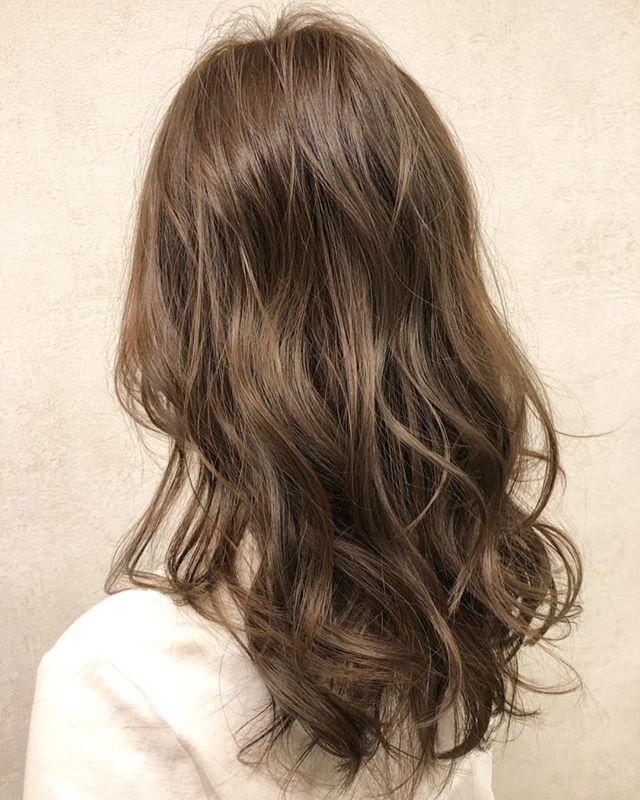 2020aw 秋冬ヘアカラー 最新のトレンドカラーで人気の髪色をチェック Roccogirl